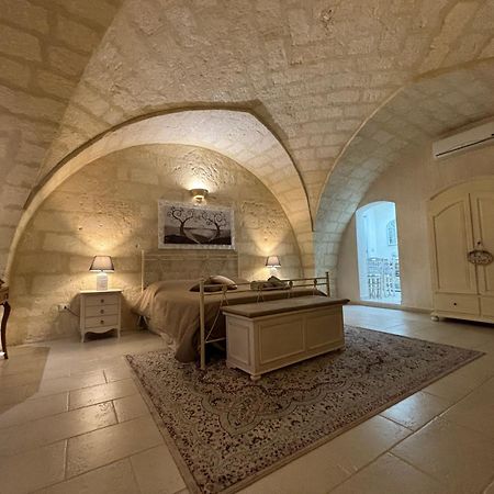 Suite Cavour Luxury Home Таранто Екстериор снимка