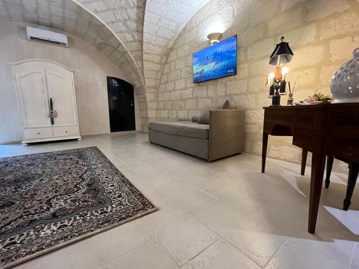 Suite Cavour Luxury Home Таранто Екстериор снимка