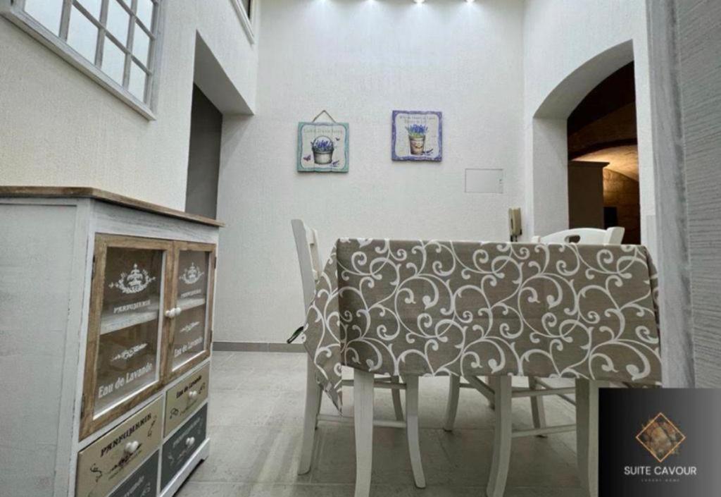 Suite Cavour Luxury Home Таранто Екстериор снимка