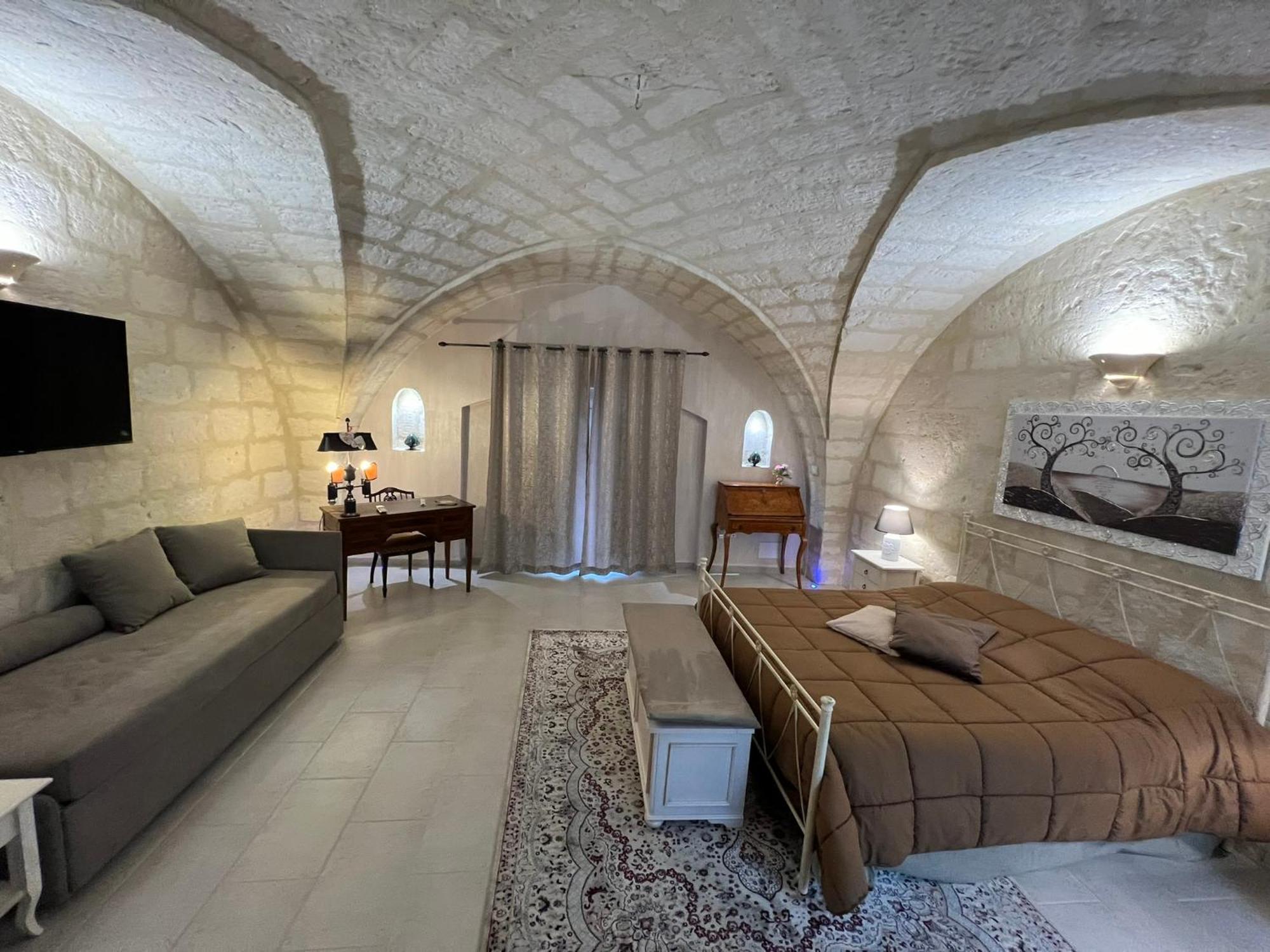 Suite Cavour Luxury Home Таранто Екстериор снимка