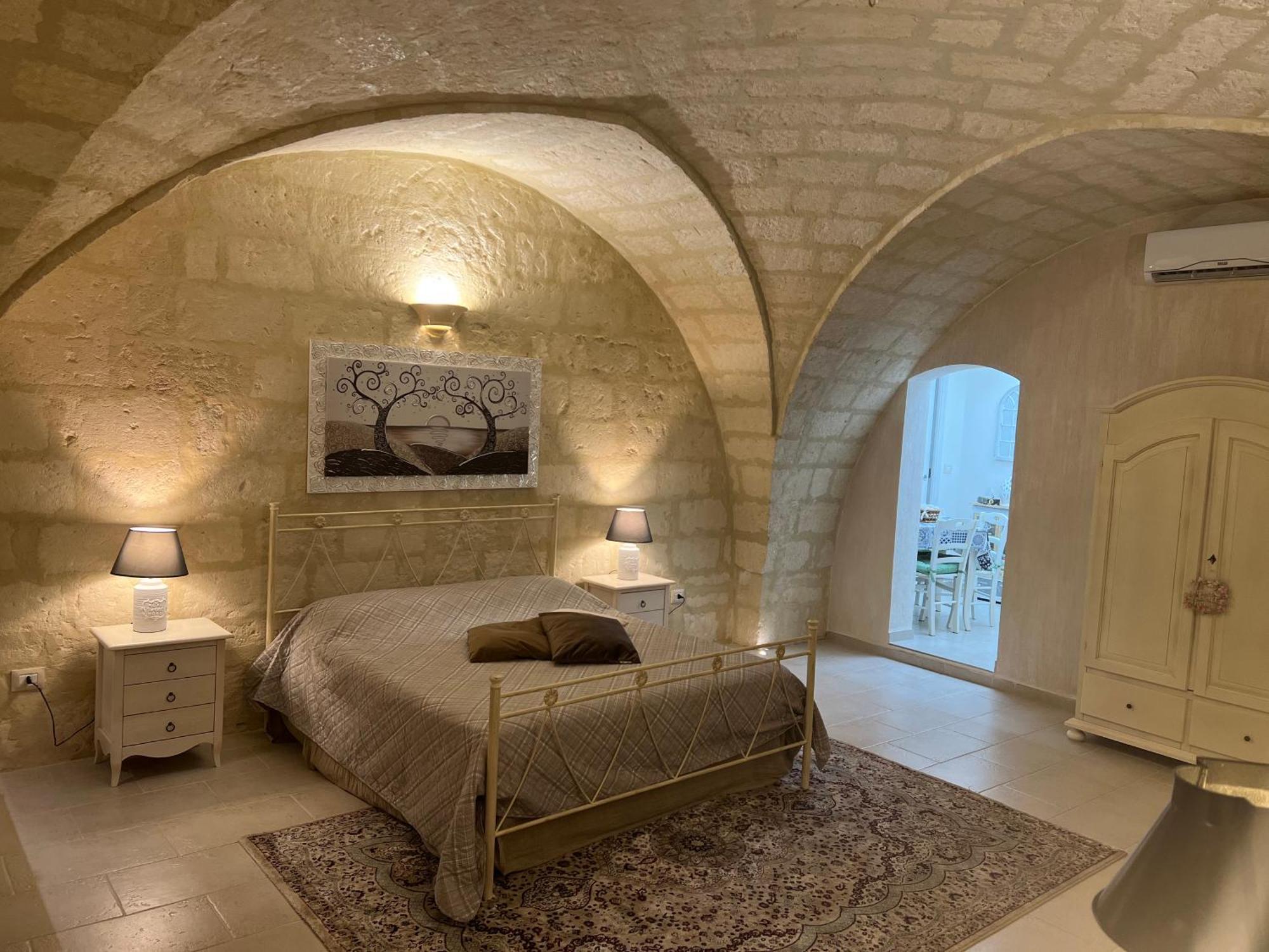 Suite Cavour Luxury Home Таранто Екстериор снимка