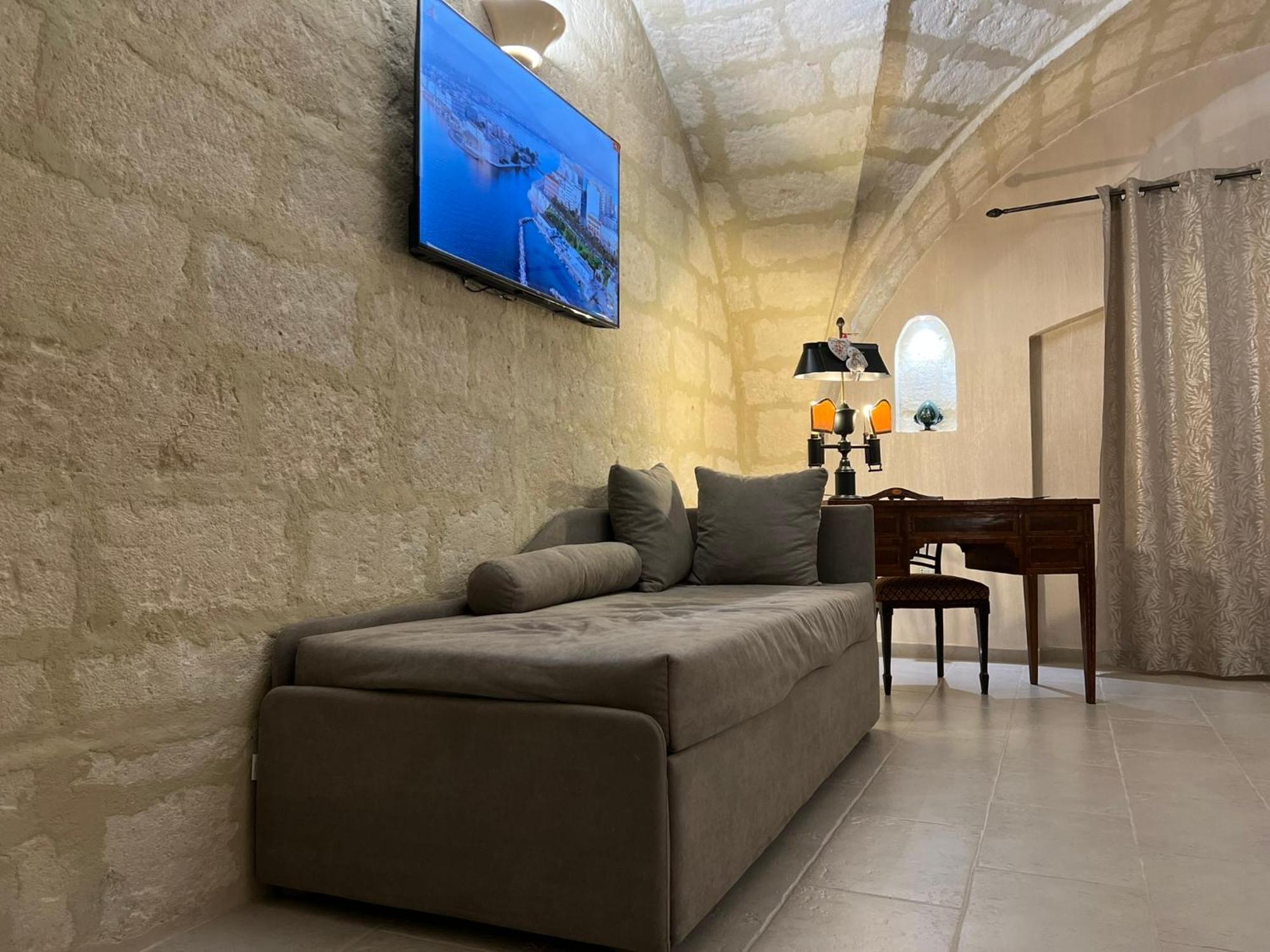 Suite Cavour Luxury Home Таранто Екстериор снимка