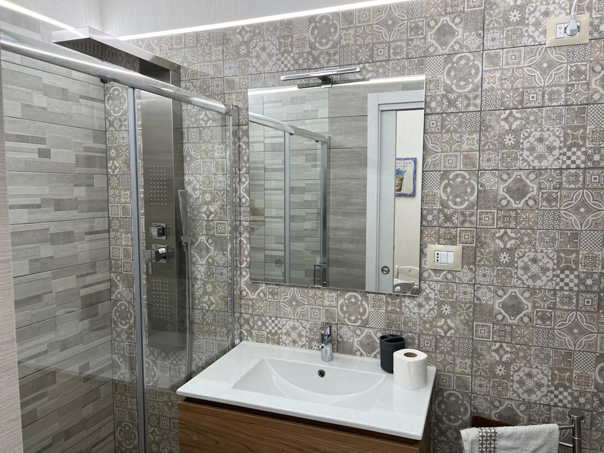 Suite Cavour Luxury Home Таранто Екстериор снимка