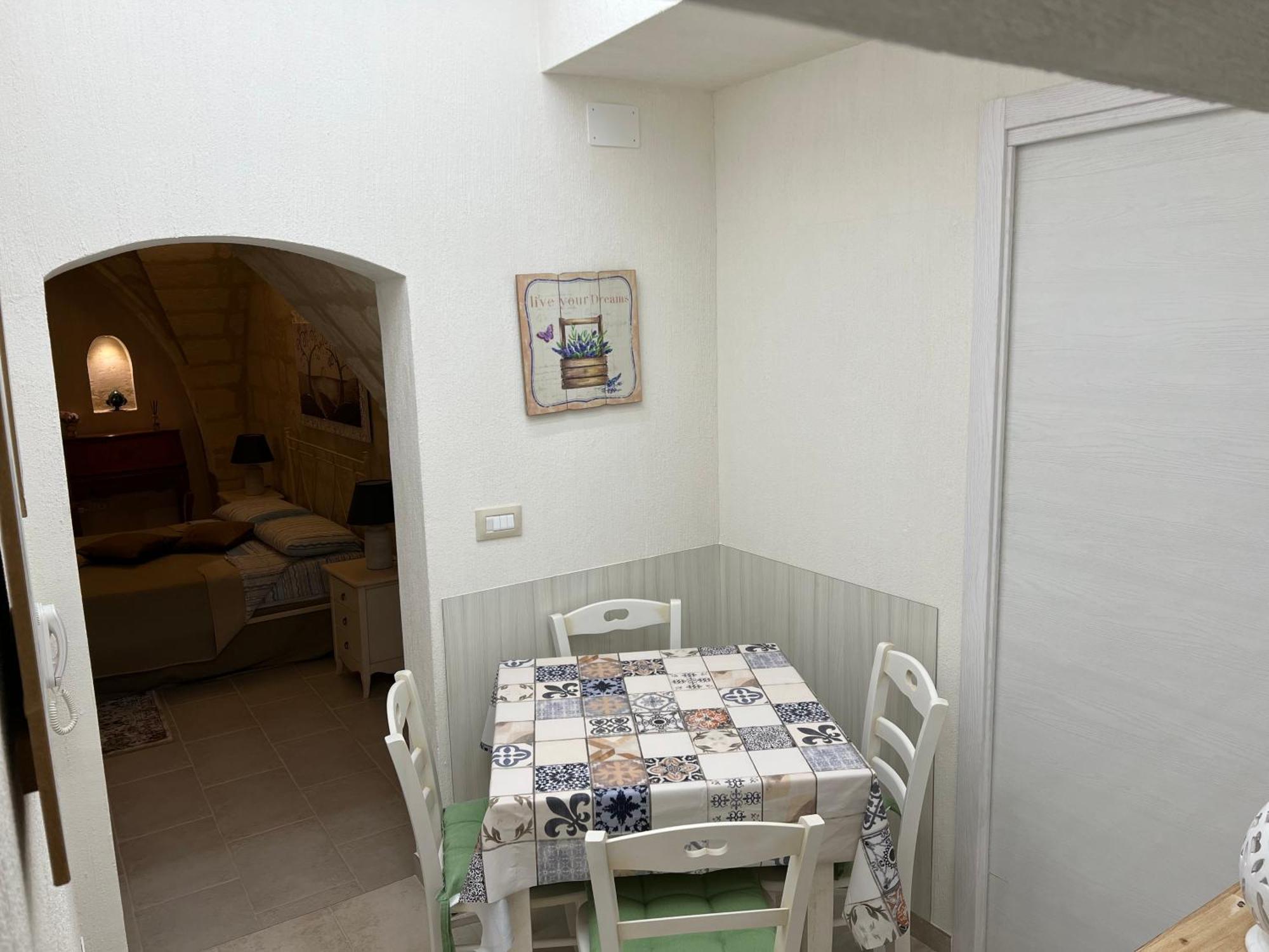 Suite Cavour Luxury Home Таранто Екстериор снимка