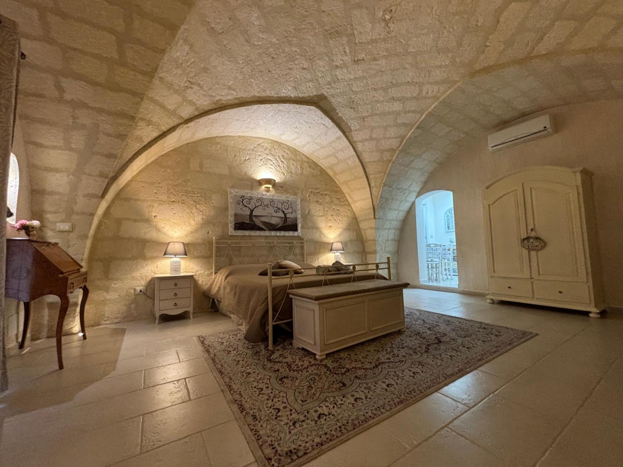 Suite Cavour Luxury Home Таранто Екстериор снимка